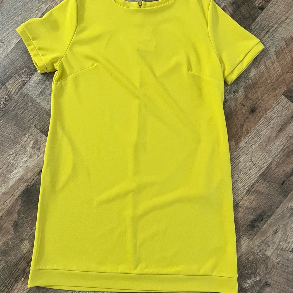 Bright Yellowish Green Short Sleeve Dress with banded arms and banded hem
